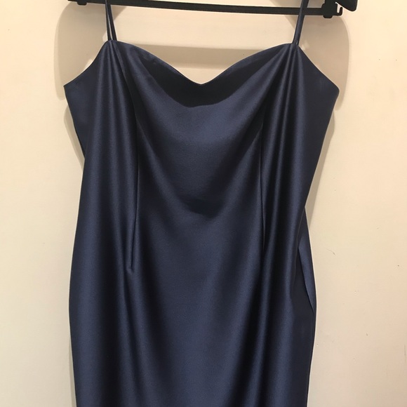 Dresses - Picture 2 of 4